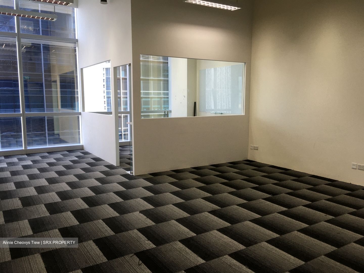 Sbf Center (D1), Office #426273911